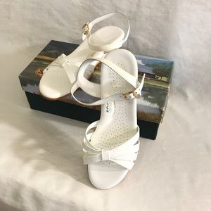 NEW-SAS STRIPPY WHITE WEDGE SANDALS -Size 8WW